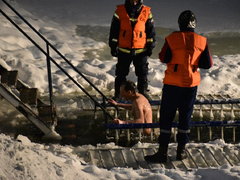 Крещение Господне: саратовцы искупались в ледяной воде (фоторепортаж)