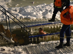 Крещение Господне: саратовцы искупались в ледяной воде (фоторепортаж)