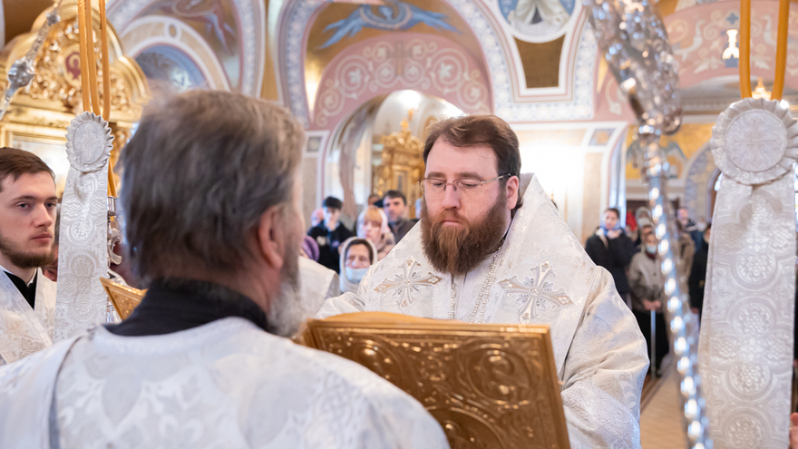 Это неправильно: саратовский митрополит Игнатий осудил прихожан, которые не стали причащаться