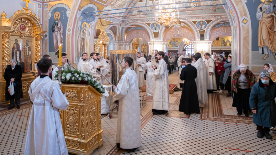Это неправильно: саратовский митрополит Игнатий осудил прихожан, которые не стали причащаться