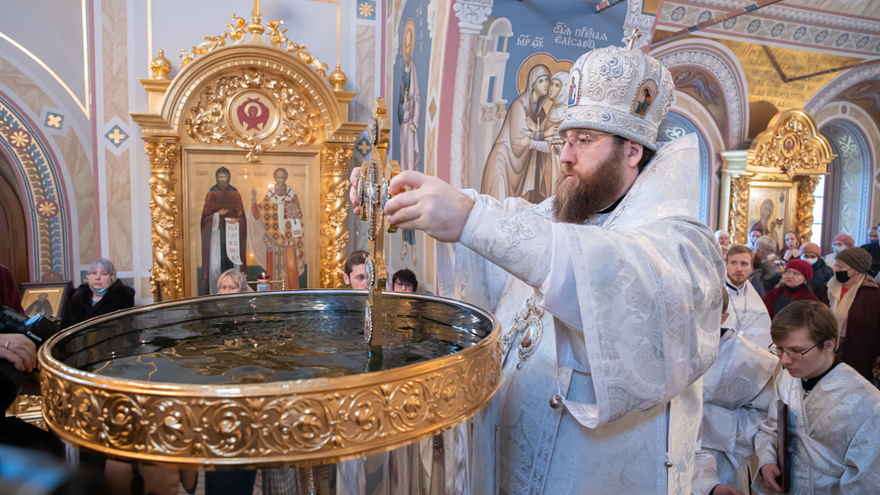 Это неправильно: саратовский митрополит Игнатий осудил прихожан, которые не стали причащаться