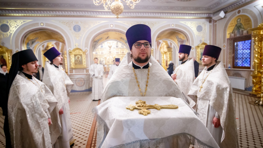 Это неправильно: саратовский митрополит Игнатий осудил прихожан, которые не стали причащаться