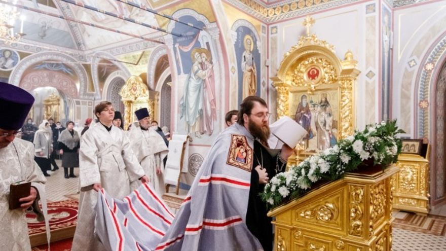 Это неправильно: саратовский митрополит Игнатий осудил прихожан, которые не стали причащаться