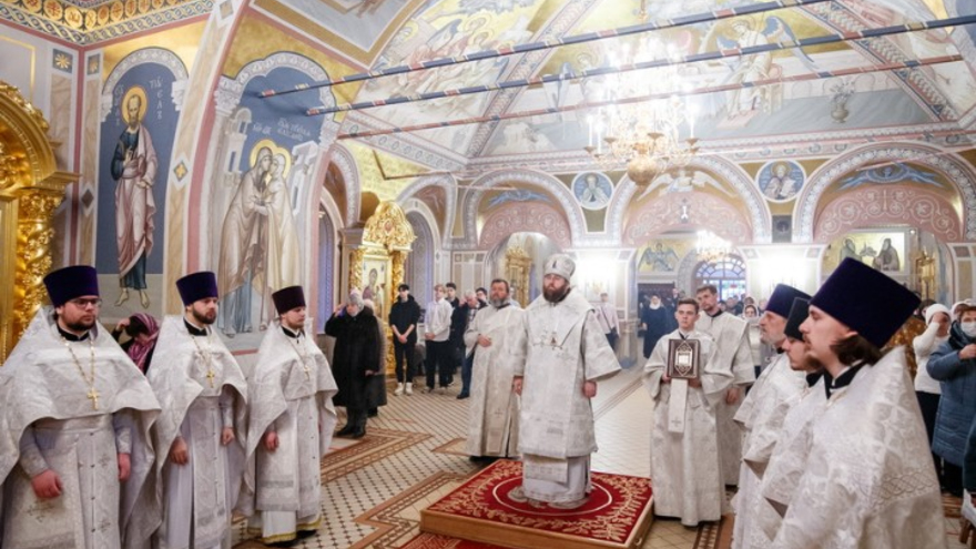 Это неправильно: саратовский митрополит Игнатий осудил прихожан, которые не стали причащаться