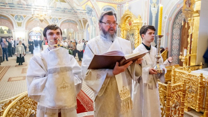 Это неправильно: саратовский митрополит Игнатий осудил прихожан, которые не стали причащаться