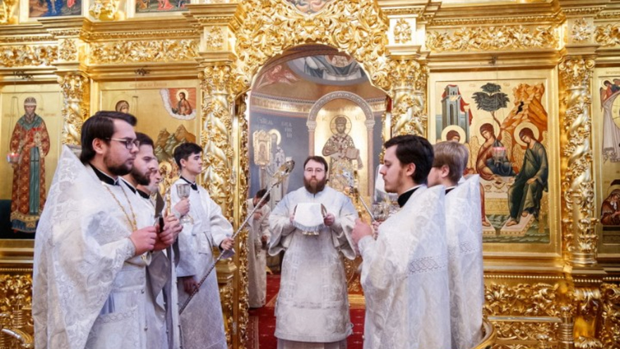 Это неправильно: саратовский митрополит Игнатий осудил прихожан, которые не стали причащаться