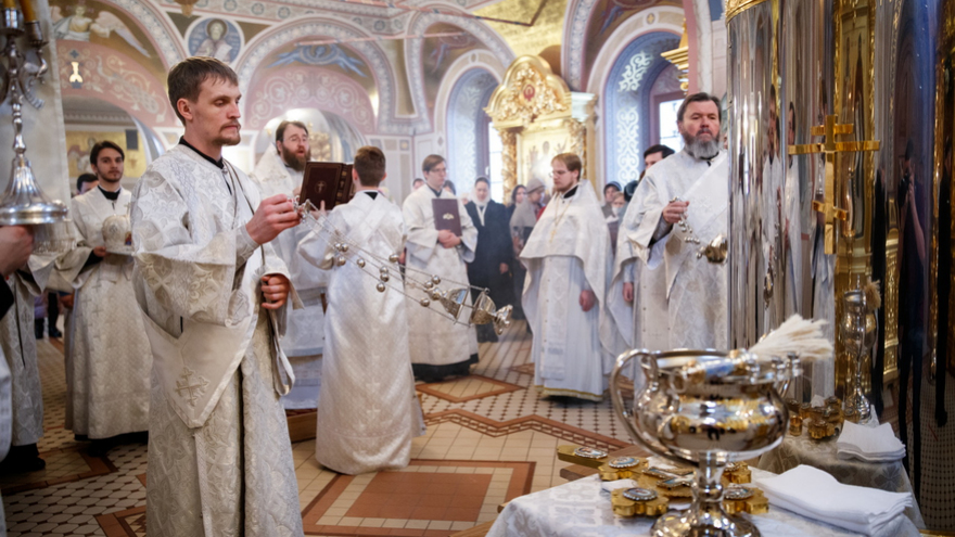 Это неправильно: саратовский митрополит Игнатий осудил прихожан, которые не стали причащаться