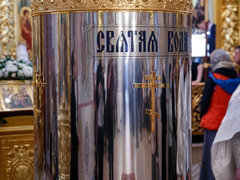 Это неправильно: саратовский митрополит Игнатий осудил прихожан, которые не стали причащаться