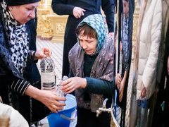 Это неправильно: саратовский митрополит Игнатий осудил прихожан, которые не стали причащаться