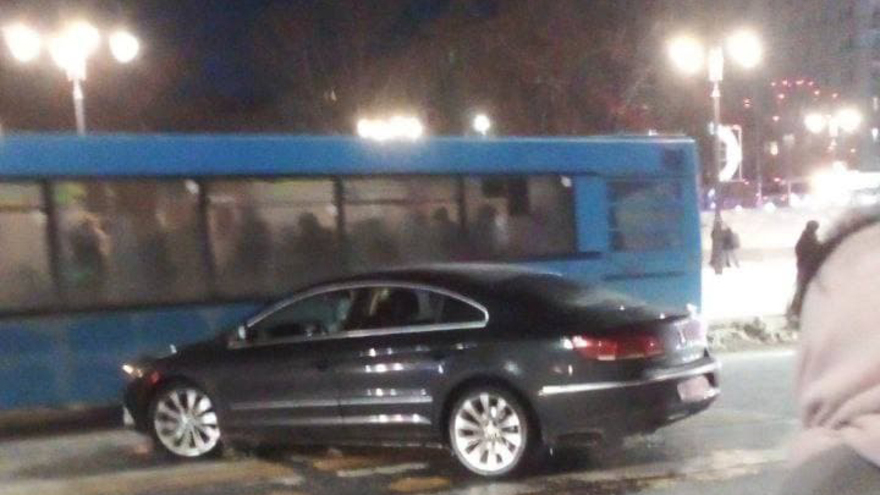 В центре Саратова на пешеходной зоне водитель сбил полицейского