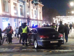 В центре Саратова на пешеходной зоне водитель сбил полицейского