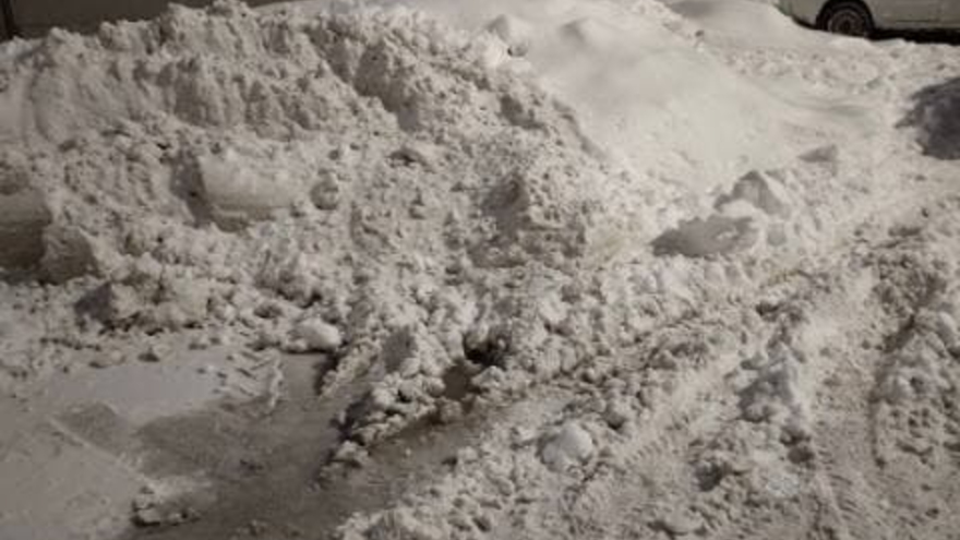 В Саратове не могут расчистить путь к больнице: чиновники заявили, что дорога узкая