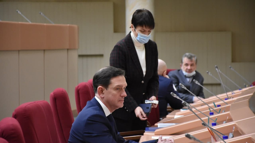 Не надо кислое с пресным путать и все это на уши навешивать: в областной думе объяснили, зачем антикоронавирусной горячей линии 10 миллионов рублей