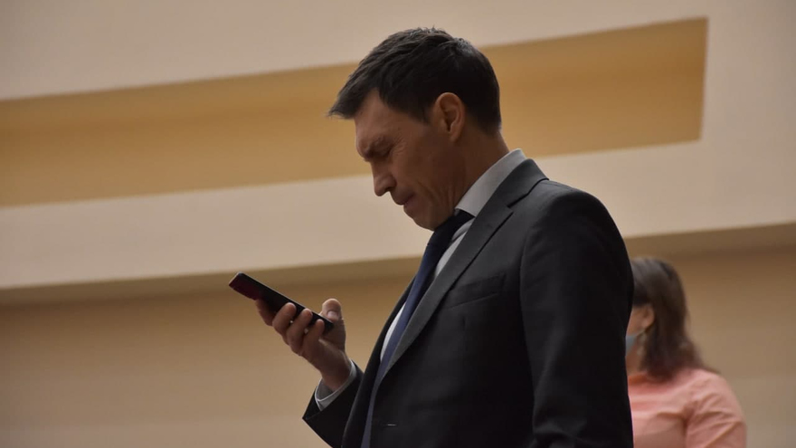 Не надо кислое с пресным путать и все это на уши навешивать: в областной думе объяснили, зачем антикоронавирусной горячей линии 10 миллионов рублей
