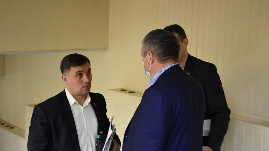 Не надо кислое с пресным путать и все это на уши навешивать: в областной думе объяснили, зачем антикоронавирусной горячей линии 10 миллионов рублей