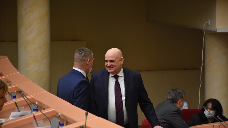 Не надо кислое с пресным путать и все это на уши навешивать: в областной думе объяснили, зачем антикоронавирусной горячей линии 10 миллионов рублей