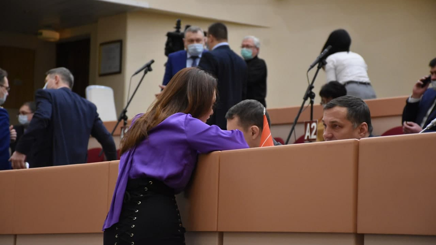 Не надо кислое с пресным путать и все это на уши навешивать: в областной думе объяснили, зачем антикоронавирусной горячей линии 10 миллионов рублей