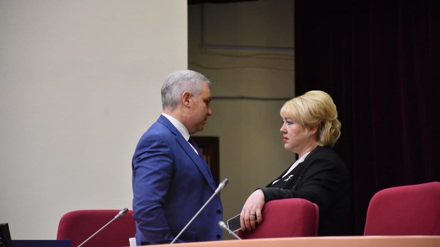 Не надо кислое с пресным путать и все это на уши навешивать: в областной думе объяснили, зачем антикоронавирусной горячей линии 10 миллионов рублей