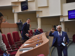 Не надо кислое с пресным путать и все это на уши навешивать: в областной думе объяснили, зачем антикоронавирусной горячей линии 10 миллионов рублей