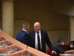 Не надо кислое с пресным путать и все это на уши навешивать: в областной думе объяснили, зачем антикоронавирусной горячей линии 10 миллионов рублей