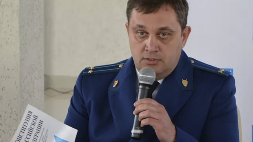 Коррупция на рынке ритуальных услуг: экс-прокурору Андрею Пригарову разрешили ходить в магазин, но запретили гулять