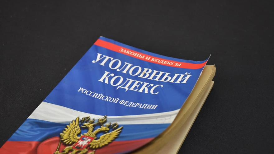 В Саратовской области уголовник устал от шумной вечеринки и отправился поспать в квартиру, которую когда-то обокрал: возбуждено дело