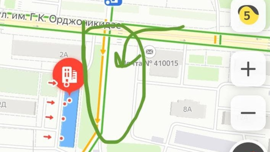 Озеро ада: саратовцы пожаловались на затопленную дорогу рядом с прокуратурой Заводского района
