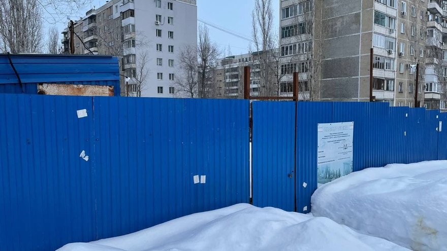 Депутат Андрей Воробьев о доме быта возле памятника Защитникам саратовского неба: стройка заморожена, мэрия планирует изъять земельный участок