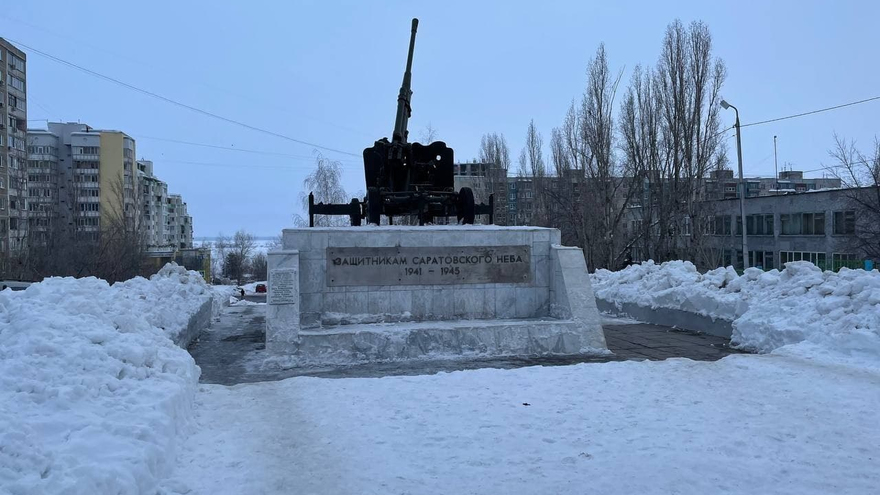 Депутат Андрей Воробьев о доме быта возле памятника Защитникам саратовского неба: стройка заморожена, мэрия планирует изъять земельный участок