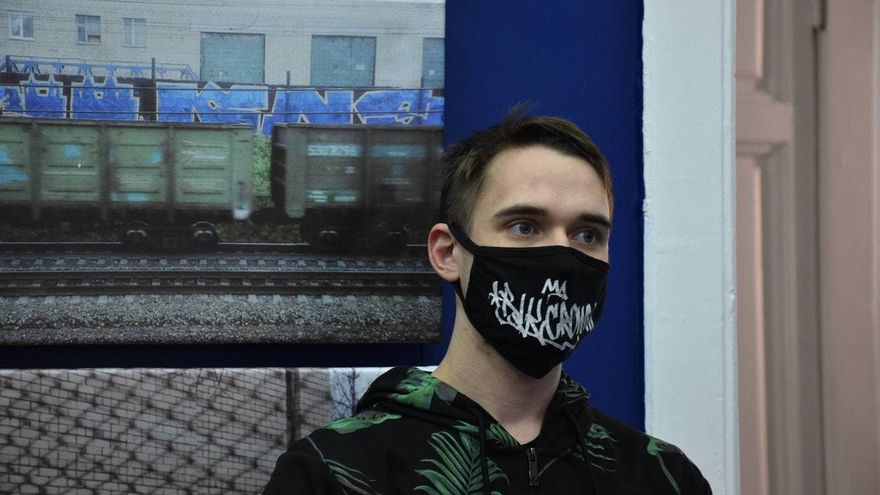 С особым духом свободы: в Саратове открылась выставка анонимных художников