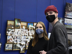 С особым духом свободы: в Саратове открылась выставка анонимных художников