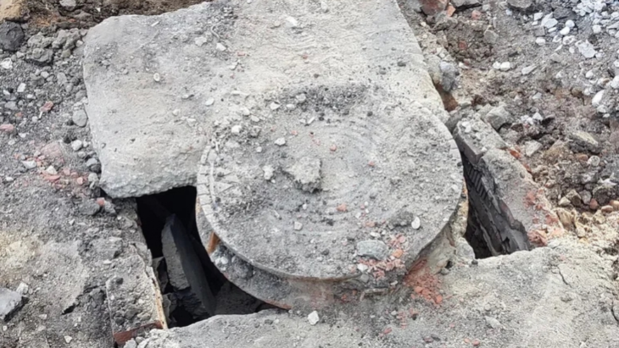 В Саратове водитель украл крышку канализационного люка: пропажу нашли в машине