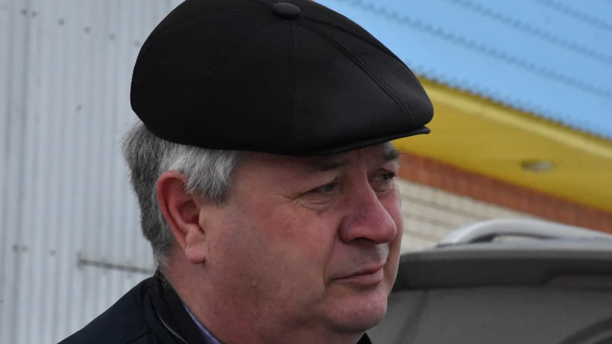 Она в ужасном состоянии, по ней люди ездят в больницу: в Екатериновском районе хотят досрочно отремонтировать дорогу, асфальт обещают по ГОСТу