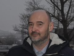 Она в ужасном состоянии, по ней люди ездят в больницу: в Екатериновском районе хотят досрочно отремонтировать дорогу, асфальт обещают по ГОСТу