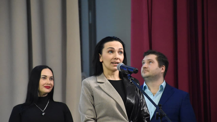 Клоуны, воздушные гимнасты, эквилибристка с хула-хупами: в новом цирке Маркса показали первое представление (фоторепортаж)