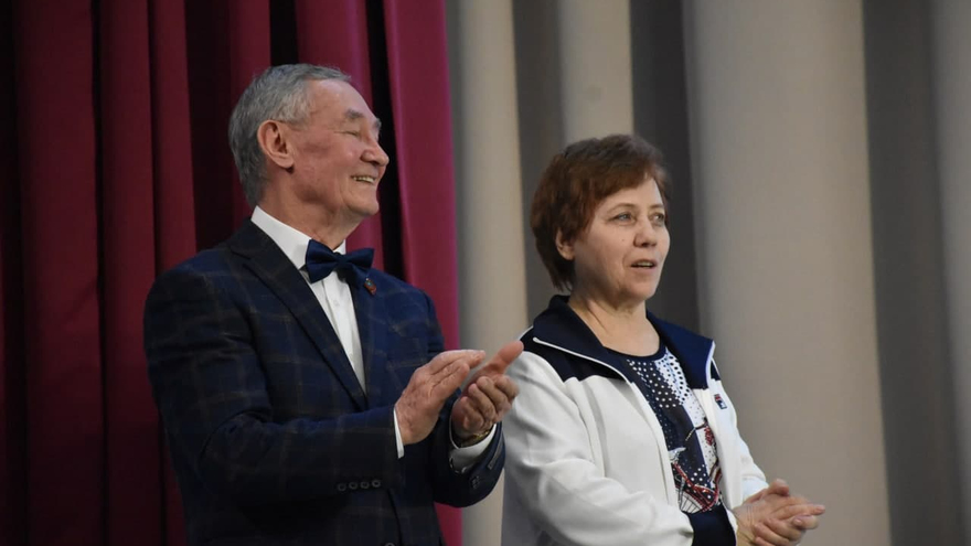 Клоуны, воздушные гимнасты, эквилибристка с хула-хупами: в новом цирке Маркса показали первое представление (фоторепортаж)