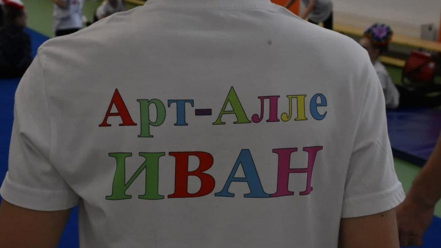 Клоуны, воздушные гимнасты, эквилибристка с хула-хупами: в новом цирке Маркса показали первое представление (фоторепортаж)