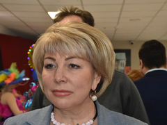 Клоуны, воздушные гимнасты, эквилибристка с хула-хупами: в новом цирке Маркса показали первое представление (фоторепортаж)