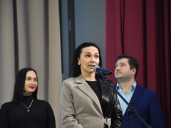 Клоуны, воздушные гимнасты, эквилибристка с хула-хупами: в новом цирке Маркса показали первое представление (фоторепортаж)