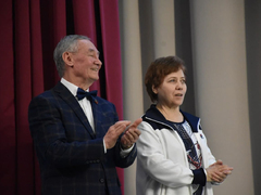 Клоуны, воздушные гимнасты, эквилибристка с хула-хупами: в новом цирке Маркса показали первое представление (фоторепортаж)