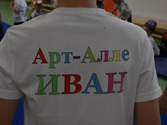 Клоуны, воздушные гимнасты, эквилибристка с хула-хупами: в новом цирке Маркса показали первое представление (фоторепортаж)