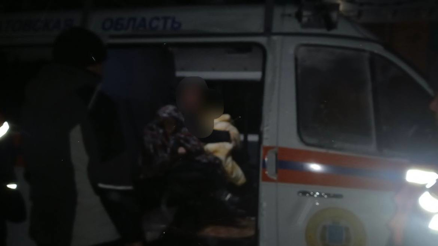 В Саратовской области спасатели всю ночь помогали водителям застрявших в снегу автомобилей