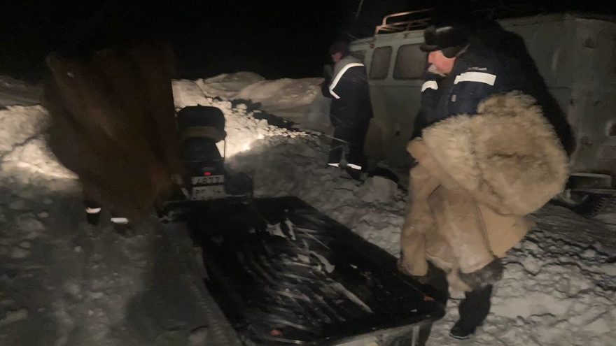 В Саратовской области спасатели всю ночь помогали водителям застрявших в снегу автомобилей