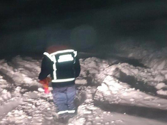 В Саратовской области спасатели всю ночь помогали водителям застрявших в снегу автомобилей