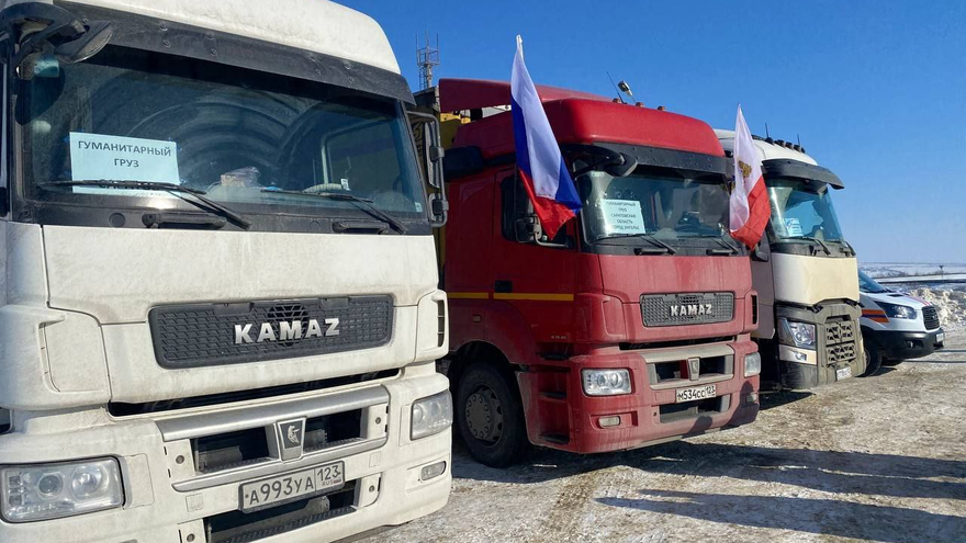 Саратовские спасатели отправились на Донбасс: они сопровождают колонну с 40 тоннами гуманитарного груза