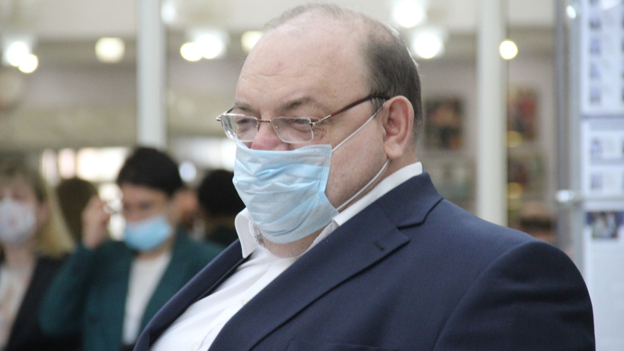 Министр рассказал, что мешает отменить масочный режим в Саратовской области