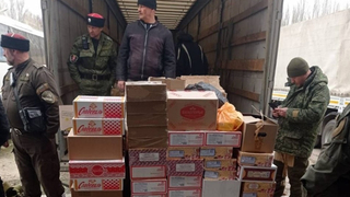 Саратовская колонна с 40 тоннами гуманитарного груза доехала до Крыма: товар отдадут беженцам