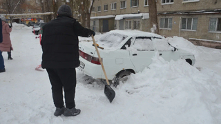 Снегопад: в Саратове автолюбителей попросили пересесть на общественный транспорт