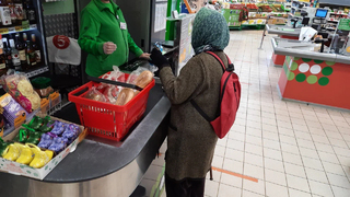 Глава правительства рассказал, при каких условиях снизятся цены на продукты в саратовских магазинах