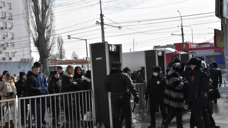 В Саратове прошел митинг в честь 8-летия воссоединения Крыма с Россией